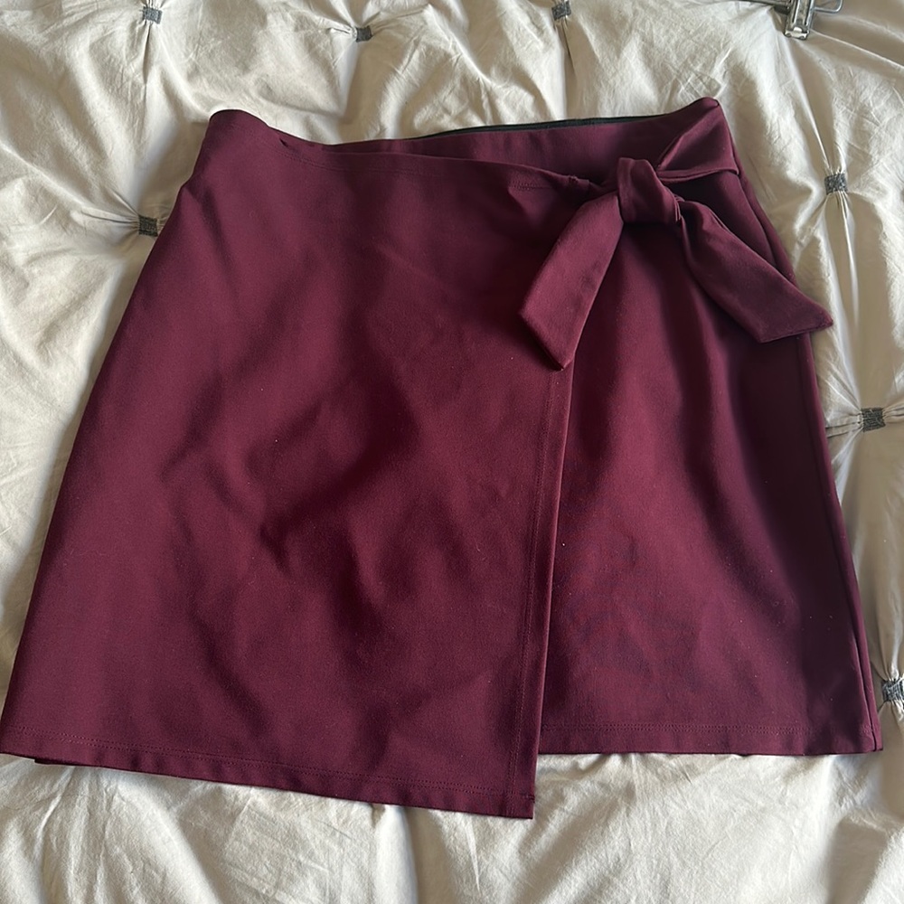 Like New Loft Burgendy Stretchy Work Skirt Size M